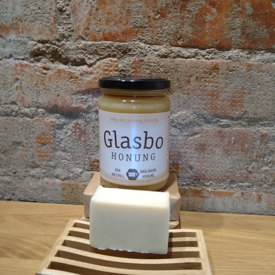 Oparfymerad tvål berikad med honung från Glasbo ungefär 78 gram